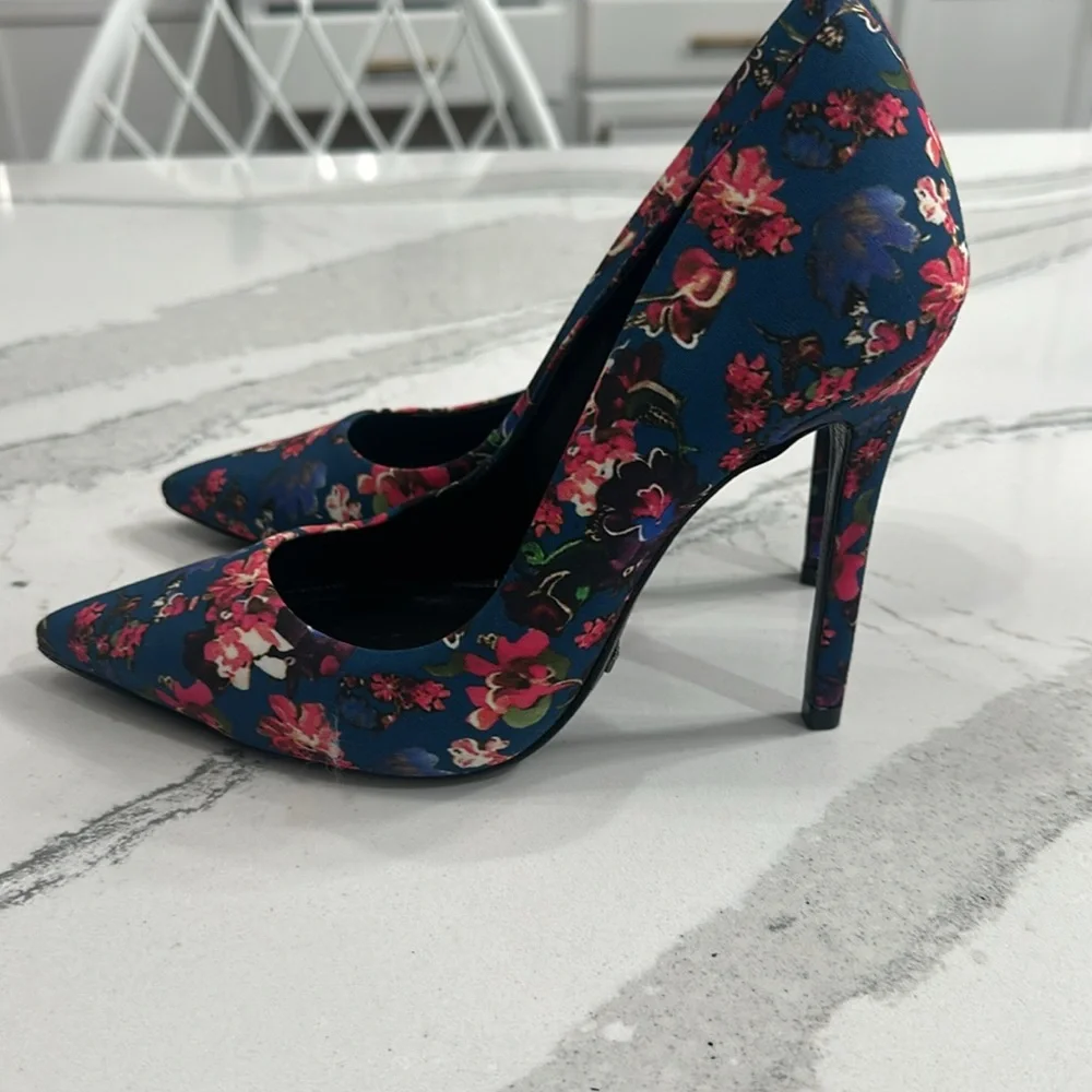 Schutz Floral 👠 4 1/2 inch Heels Size 7